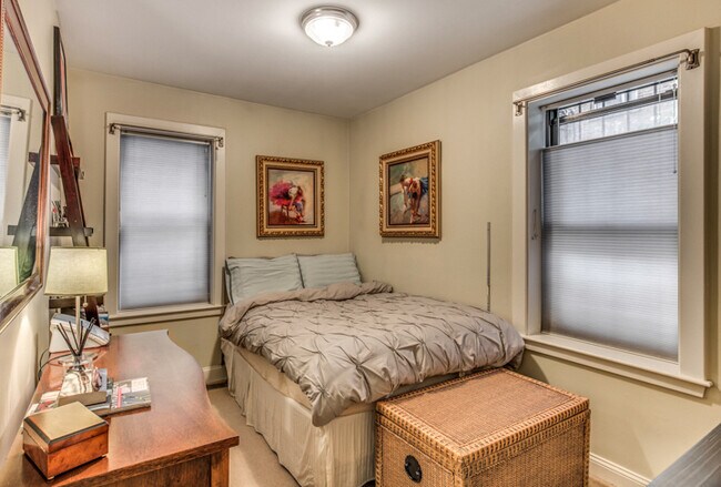 Building Photo - Two Bed Near Northeastern - No Fee