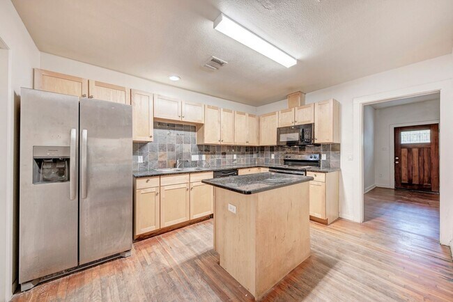 Building Photo - 3106 King St