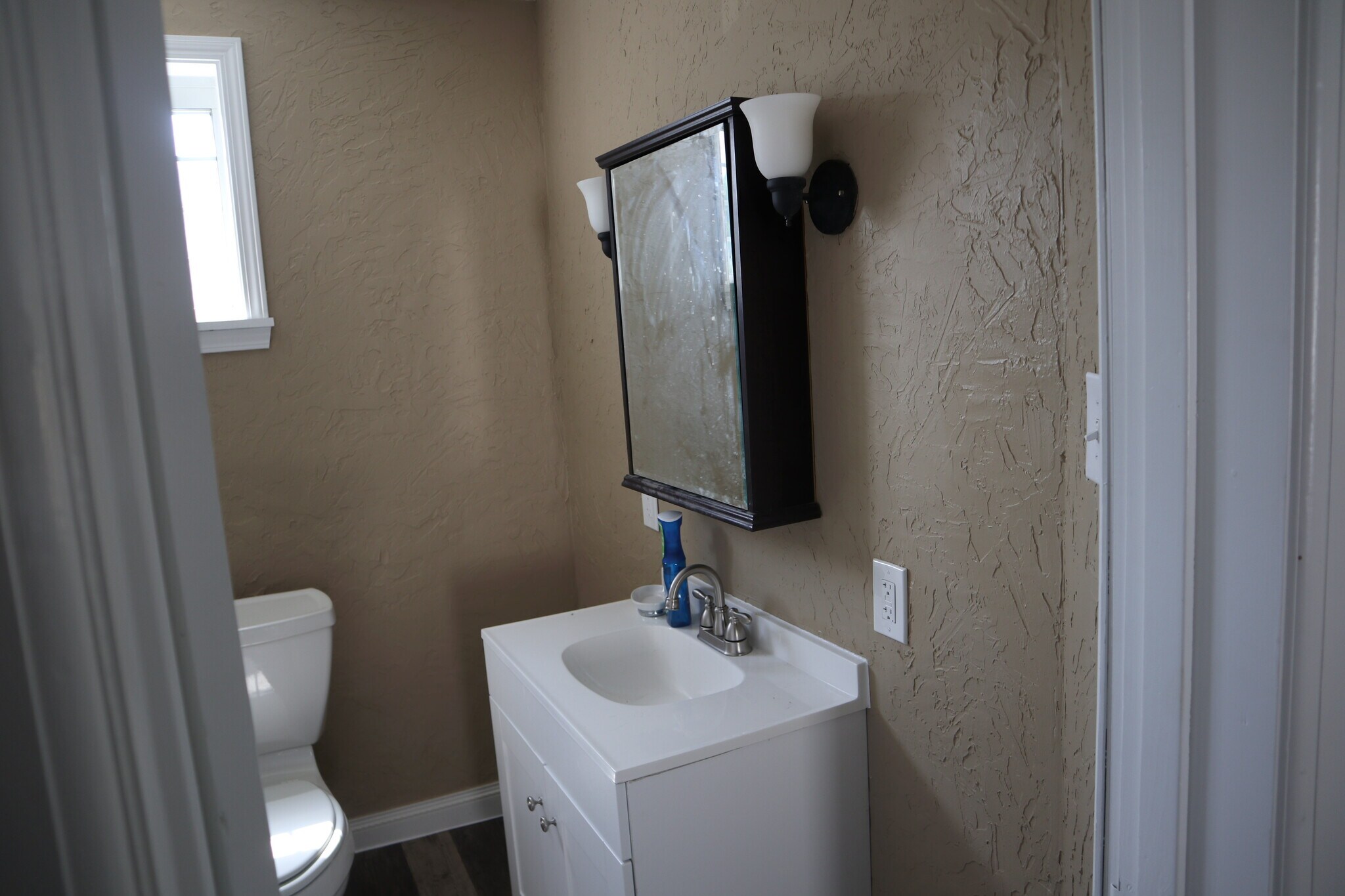 Building Photo - 606 2nd St