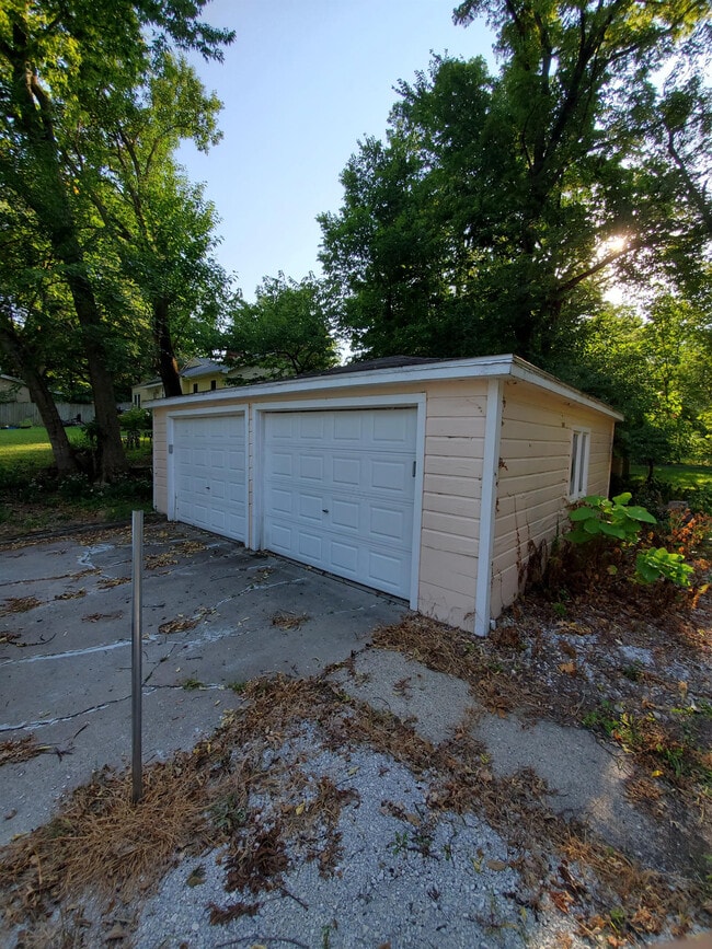 Building Photo - 433 Hawthorne Ct