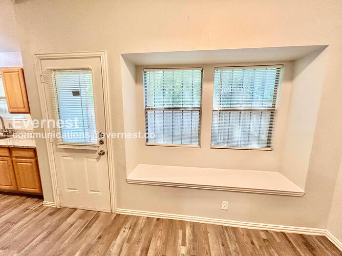 Building Photo - 146 Creek Cove Dr