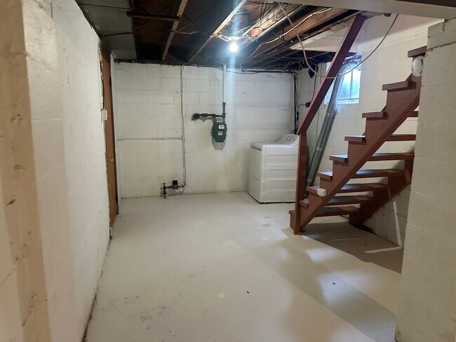 Building Photo - 3 bed/1 bath Single Family Home Pittsburgh, PA 15226