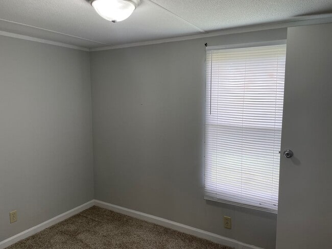 Building Photo - 3 bed 2 bath singlewide