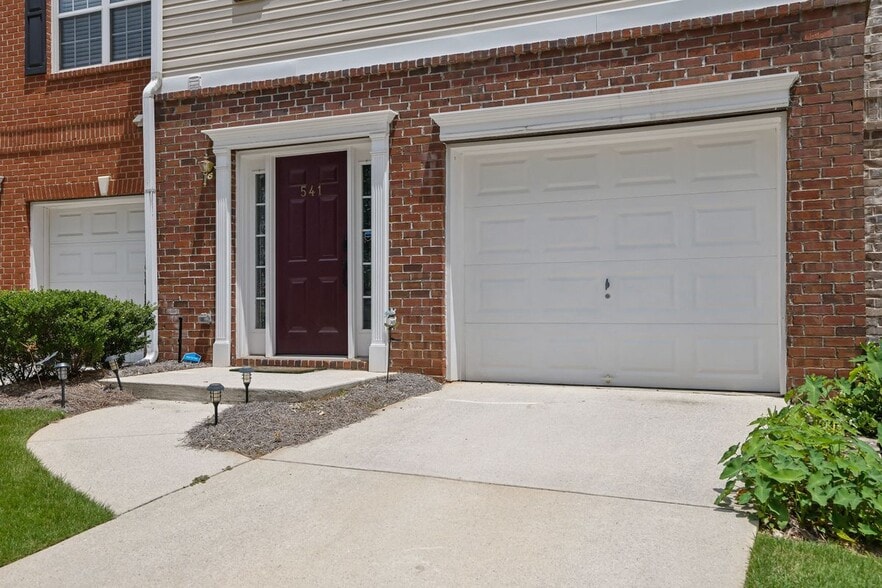Building Photo - 541 Lantern Wood Dr