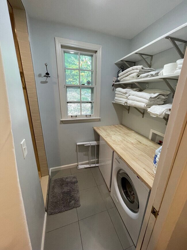 LAUNDRY - 4633 Benton Smith Rd