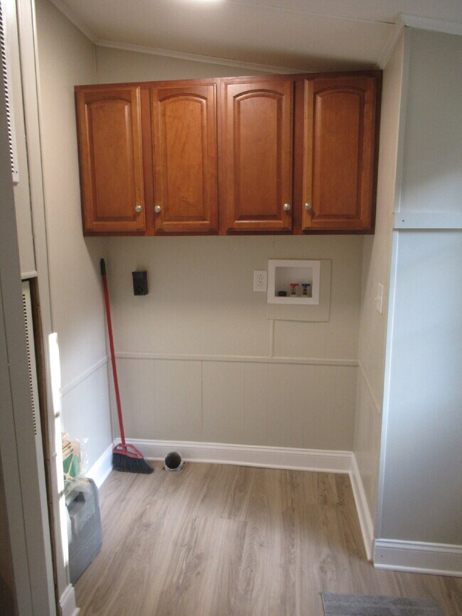 Building Photo - Move-In Ready 3-Bedroom Home in North Lincoln School District!