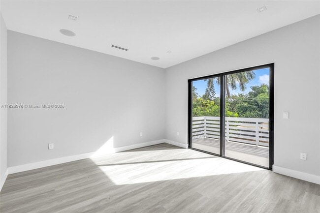 Building Photo - 808-810 SW 9th St