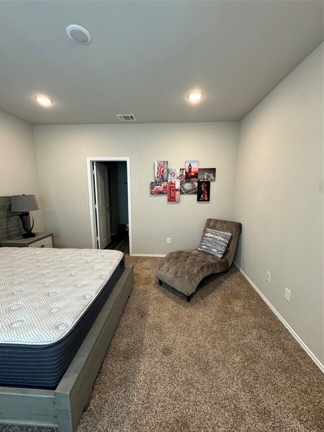 Building Photo - 710 Crystal River