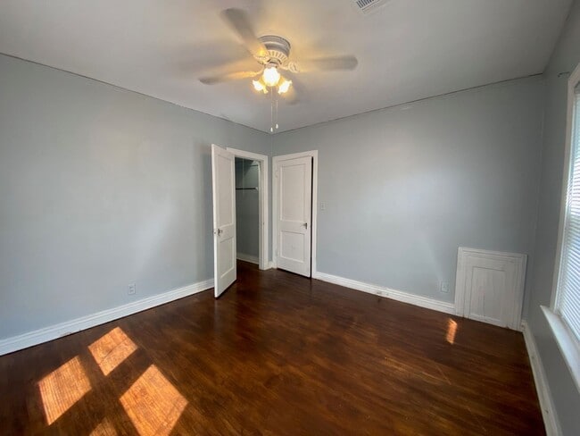 Building Photo - ADORABLE duplex in fantastic Brookside loc...