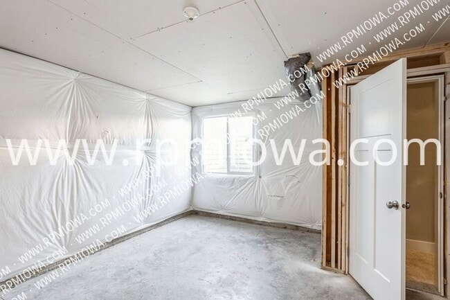 Building Photo - 4028 NE 4th St