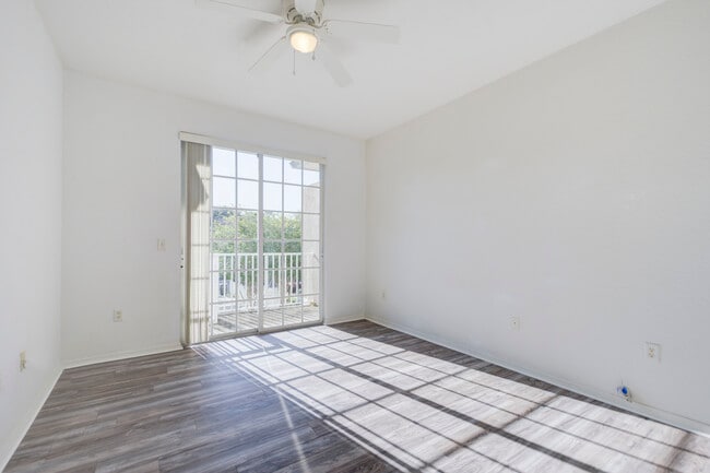 Building Photo - 1800 Bayshore Way