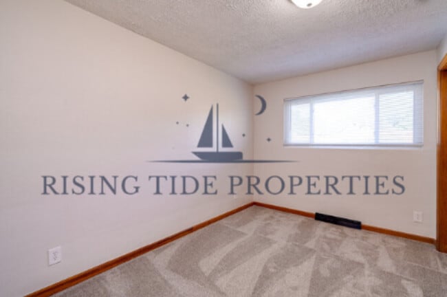 Building Photo - 2500 Marimont Dr