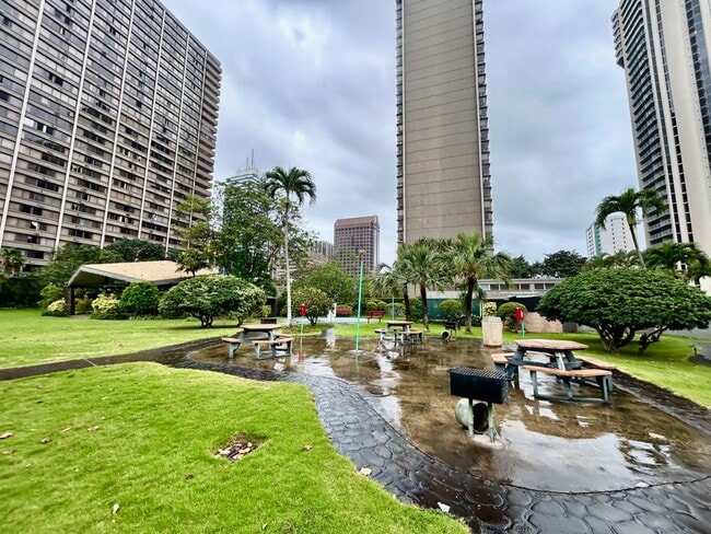 Building Photo - 1255 Nuuanu Ave