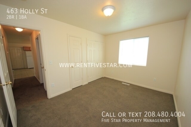 Building Photo - 463 Holly St