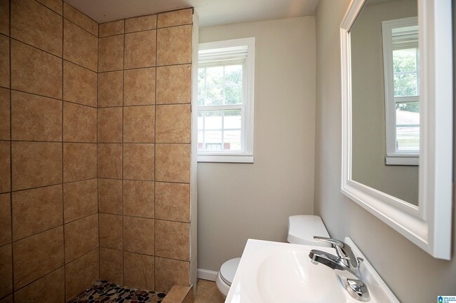 Building Photo - 628 Sharon Blvd