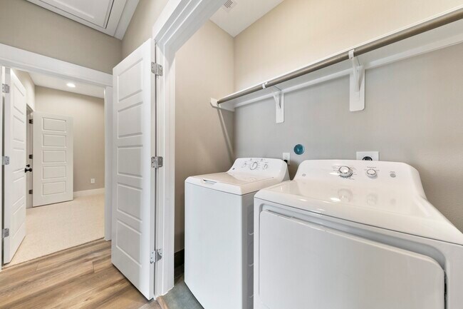 Building Photo - 5214 Pinemont Creek Ln