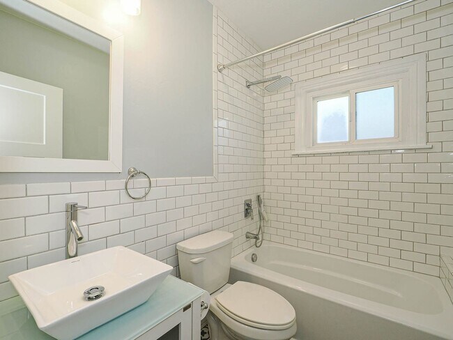 Building Photo - 2 Bedroom, 1 Bathroom American Fork Home