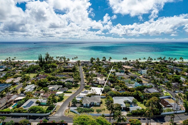 Primary Photo - Mid-century modern Kalaheo Ave. Beach side...