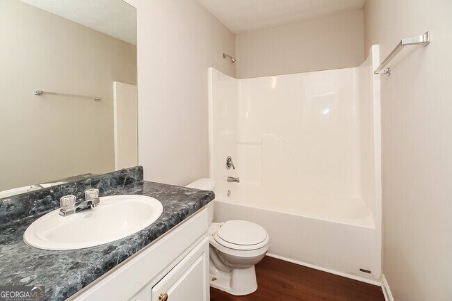 Building Photo - 3234 Diamond Blf