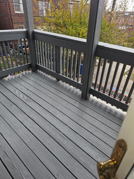 Building Photo - 1300 N Kenwood Ave