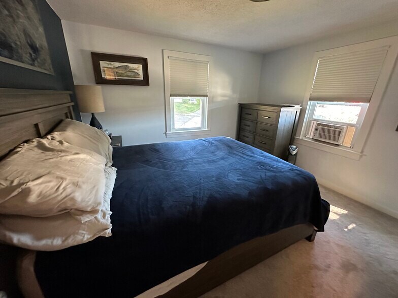 Building Photo - 33 Windhurst Ave