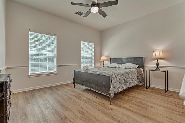 Building Photo - 10 E Sterling Pond Cir