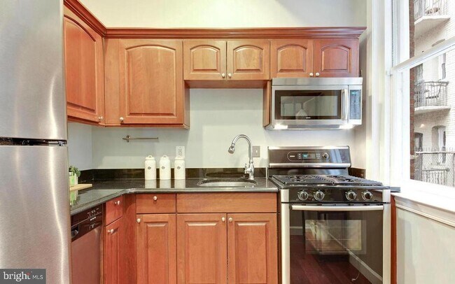 Building Photo - 1502 17th St NW