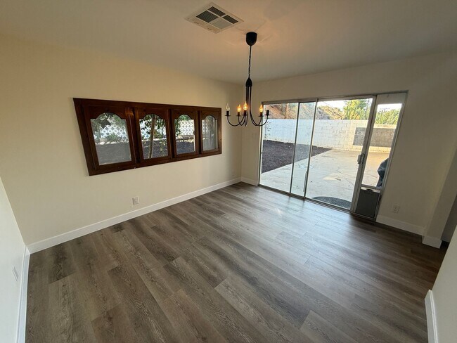 Building Photo - 3-Bedroom Home with Dog Run and Private Ya...