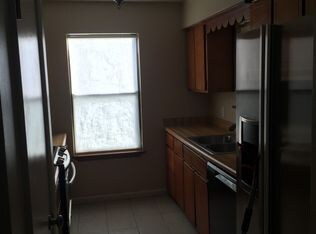 Building Photo - 2711B Redwood St