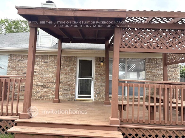 Building Photo - 619 St Eric Dr