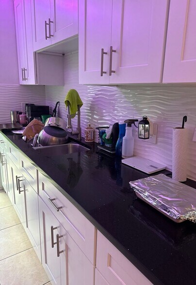 Building Photo - 119 N Alderwood St