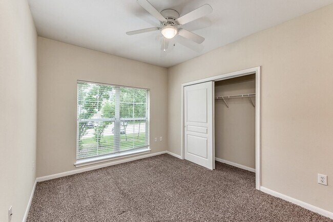 Building Photo - Limited Time – $500 Gift Card with Move-In!