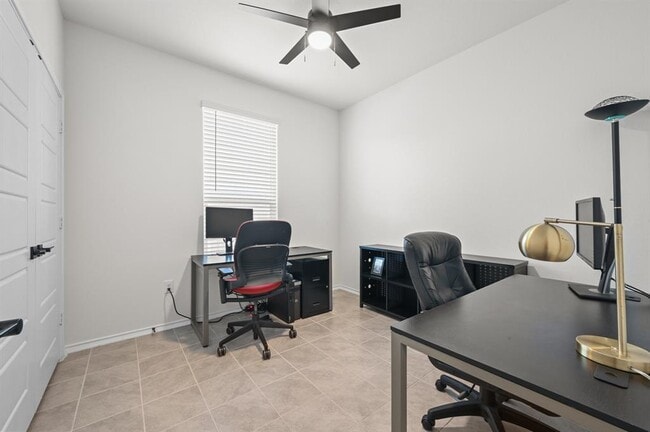 Building Photo - 217 Summit Dr