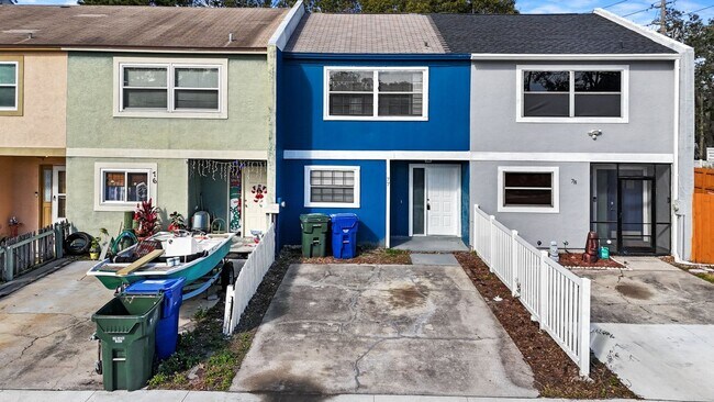 Building Photo - ***CUTE! Largo Townhome NOW *** 2 Bed. 1&1...