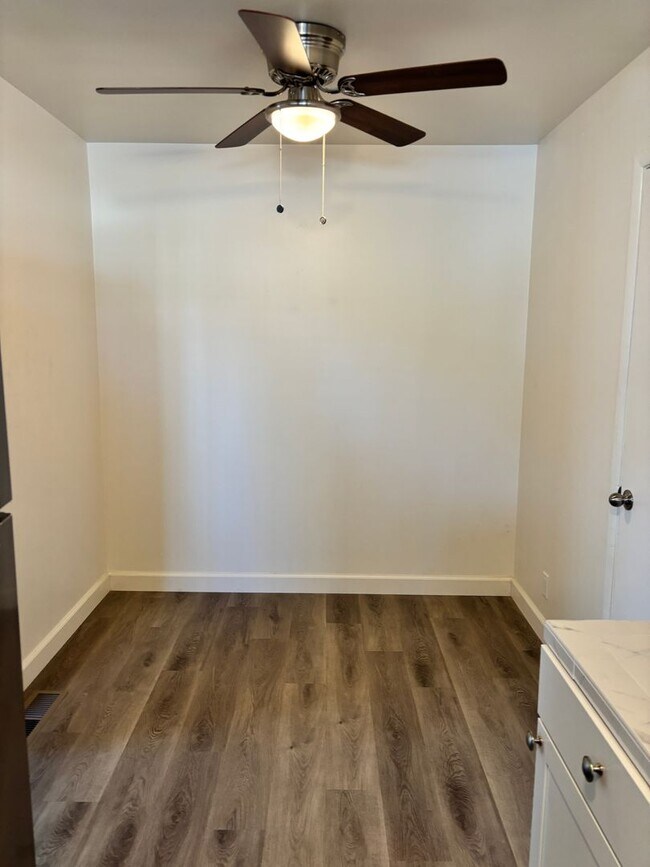 Building Photo - 840