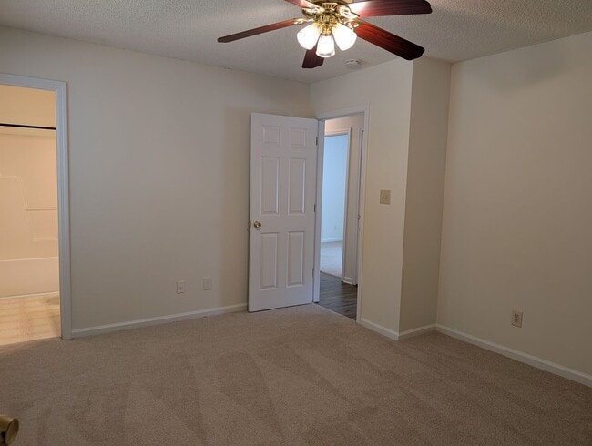 Building Photo - Move In ready Ranch style home located in ...