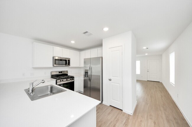Building Photo - 3037 Pensacola Dr