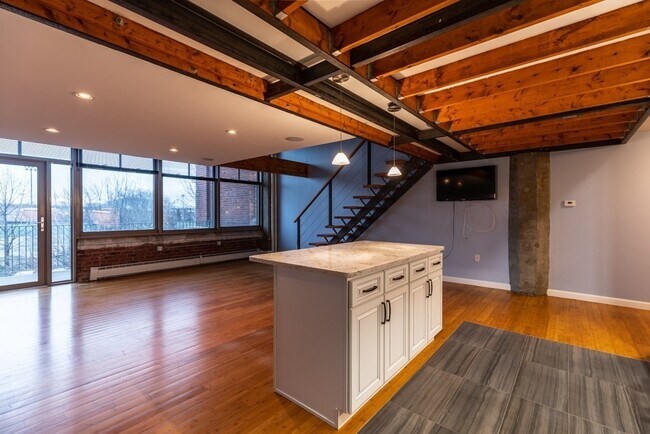 Building Photo - 156 Porter St