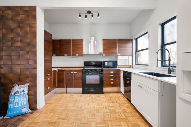 Building Photo - 7414 NE 6th Ave