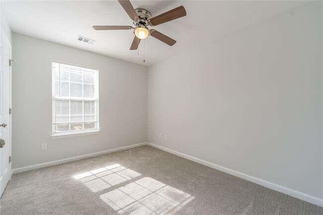 Building Photo - 2716 Lake Park Ridge W