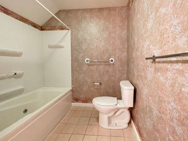 Building Photo - Near Local Shops and Restaurants