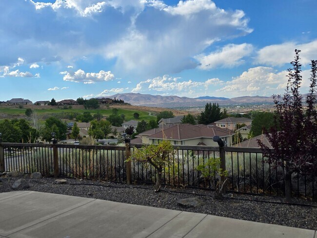 Building Photo - Beautiful single story home with over 1600...