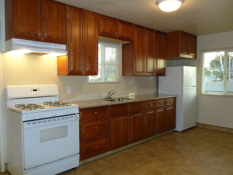 Building Photo - 439 Central Ct