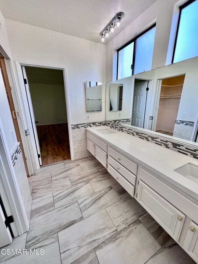 Building Photo - 937 Shadow Lake Dr