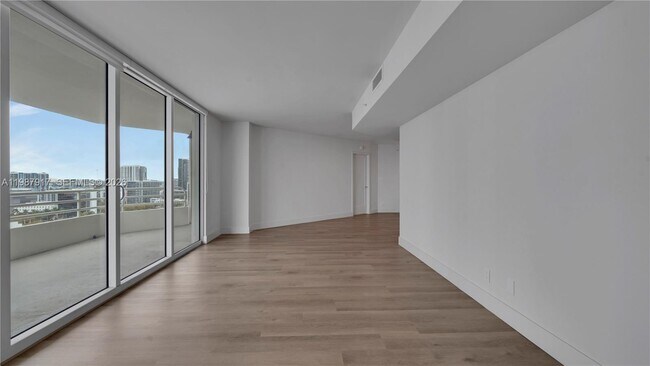 Building Photo - 555 NE 34th St