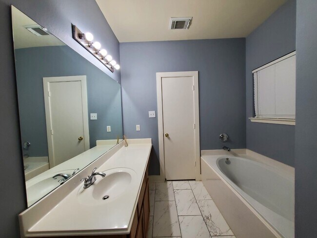 Building Photo - 5722 Sonoma Ridge