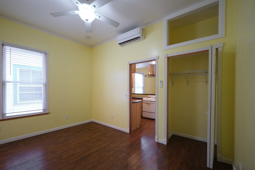 Building Photo - 801 Phillips Ave