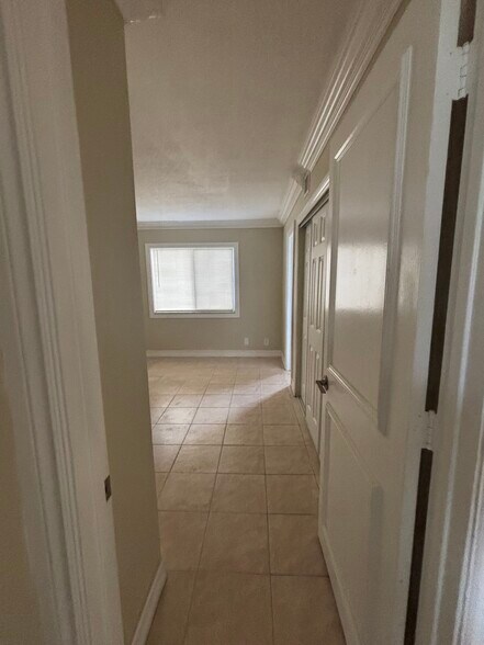 Building Photo - 116 Gardens Dr