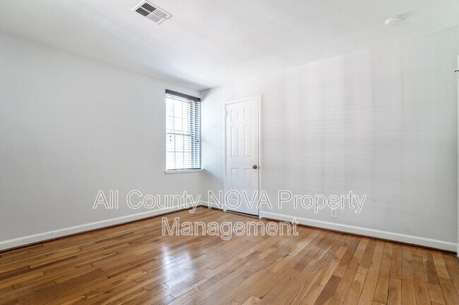 Building Photo - 2925 S Dinwiddie St