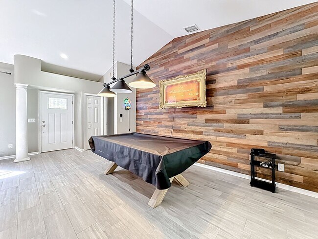 Building Photo - Discover your peaceful retreat in Wekiwa Woods!